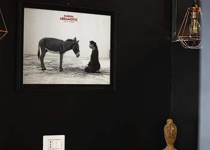 Hostmate - - Sammartini's Cave- Mediolan